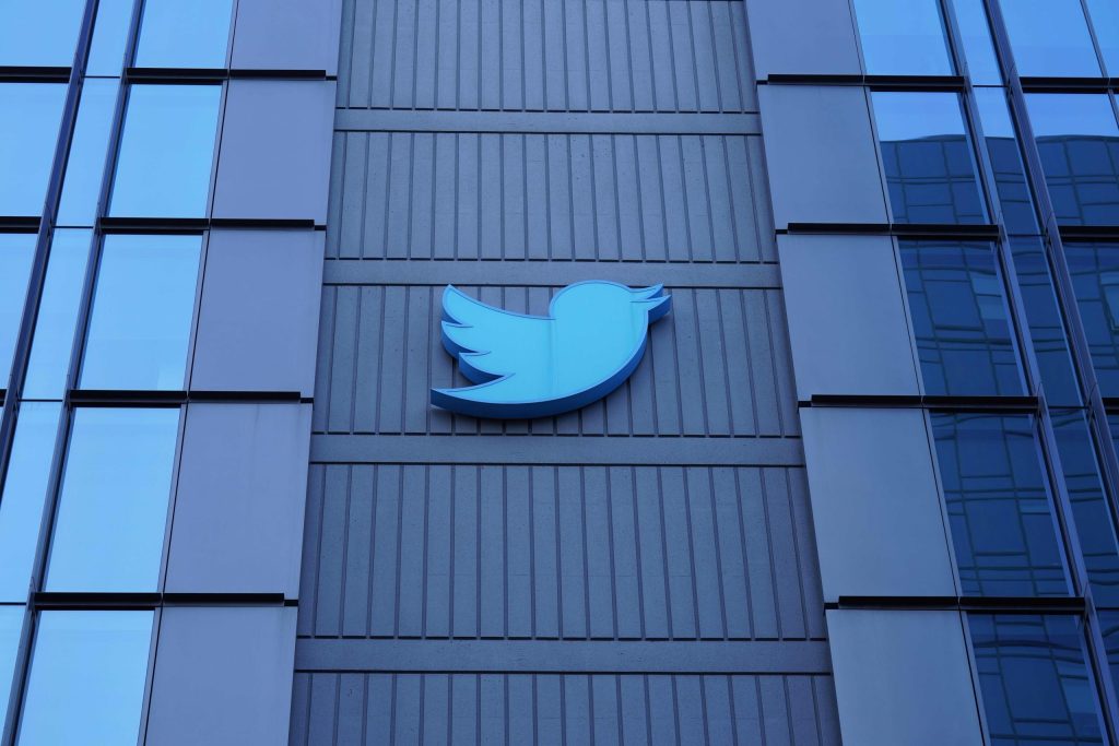 Αναταραχή στο Twitter: Επανεμφανίζονται διαγραμμένα μηνύματα