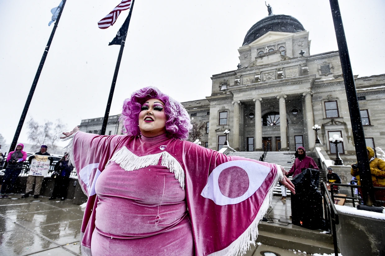 Μοντάνα: Η πρώτη πολιτεία των ΗΠΑ που σταματά δια νόμου παιδικές  εκδηλώσεις  με   άνδρες ντυμένους ως γυναίκες