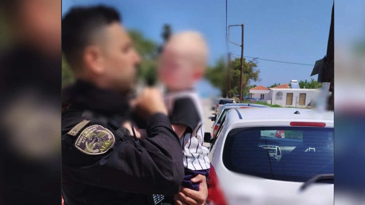Ζάκυνθος – Αστυνομικός: «Μέσα στο αυτοκίνητο είχε 50 βαθμούς – Το παιδί ήταν έτοιμο να πάθει θερμοπληξία γιατί έκαιγε»