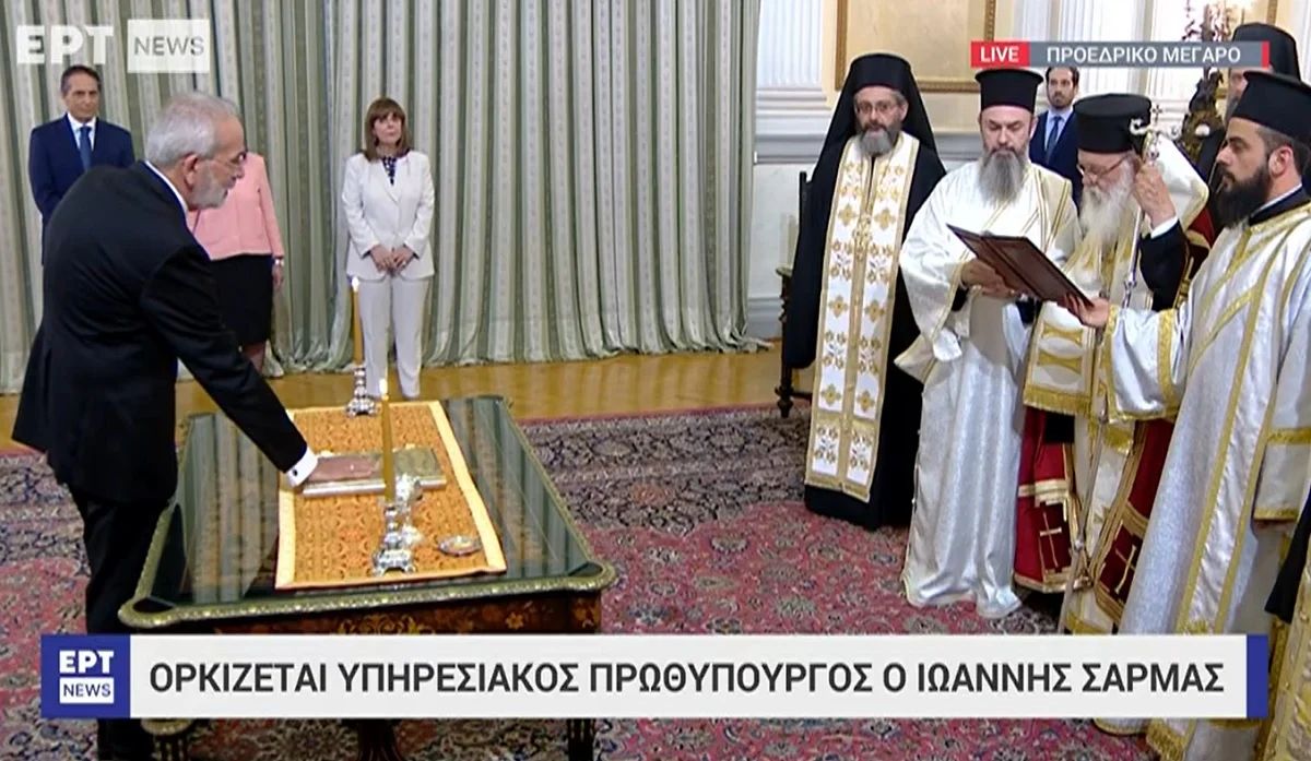 Ο Κ.Μητσοτάκης παρέδωσε τα πρωθυπουργικά καθήκοντα στον Ι.Σαρμά – Και επίσημα νέος πρωθυπουργός της χώρας