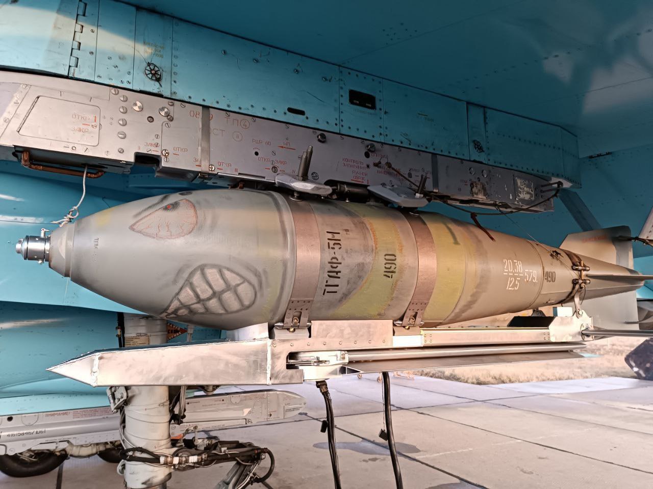 Η ρωσική αεροπορία χτυπά και καταστρέφει με βόμβα FAB-500 αποθήκη των ουκρανικών δυνάμεων (βίντεο)
