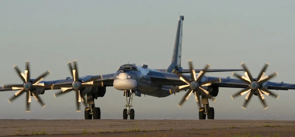 Στον «αέρα» τα ρωσικά στρατηγικά βομβαρδιστικά Tu-95 – Κατευθύνονται κατά ουκρανικών στόχων