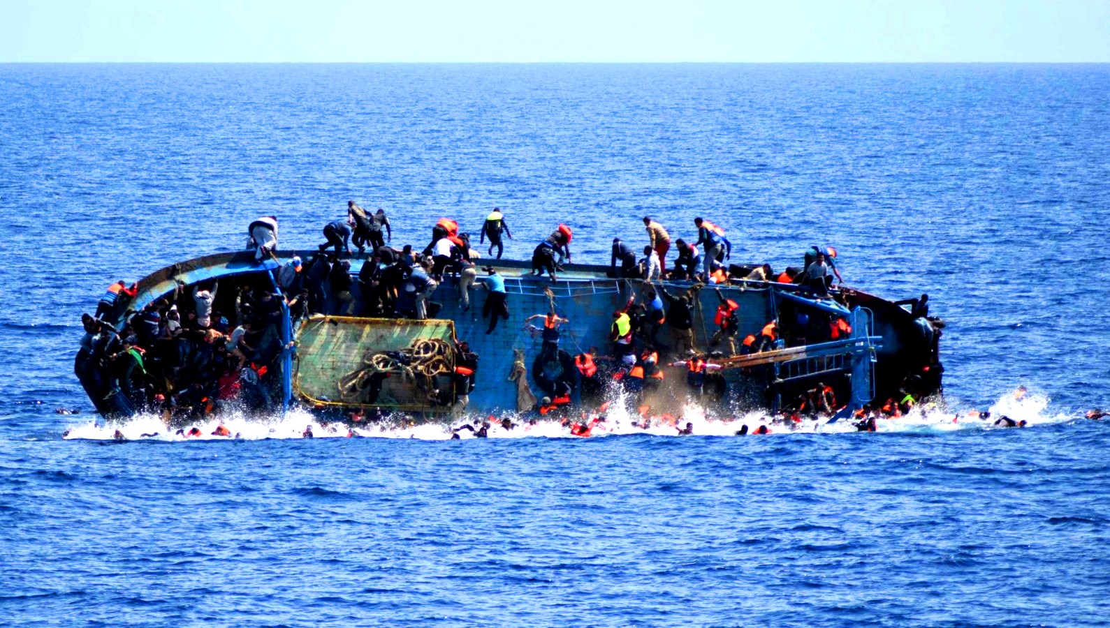 Γαλλία: Διώκονται στρατιωτικοί επειδή δεν βοήθησαν παράνομους μετανάστες που ναυάγησαν στη Μάγχη