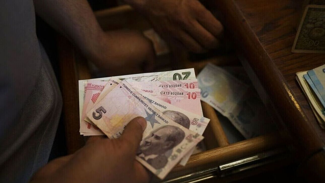 Τουρκία: Σε ιστορικά χαμηλό επίπεδο έναντι του δολαρίου υποχωρεί η τουρκική λίρα