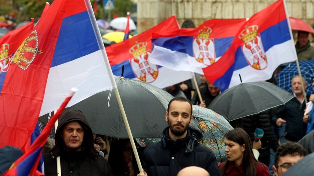 Σερβία: Συγκέντρωση υποστήριξης του A.Βούτσιτς με δεκάδες χιλιάδες πολίτες
