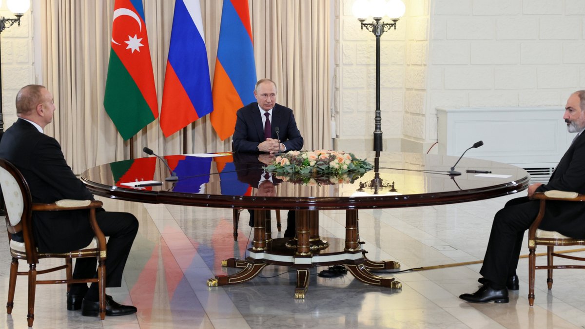 Αρμενία και Αζερμπαϊτζάν εκφράζουν αισιοδοξία κατά την έναρξη των διαπραγματεύσεών τους στη Ρωσία