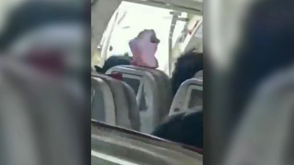 Νότια Κορέα: Επιβάτης αεροπλάνου της Asiana άνοιξε την έξοδο κινδύνου – «Ένιωσα δυσφορία» λέει