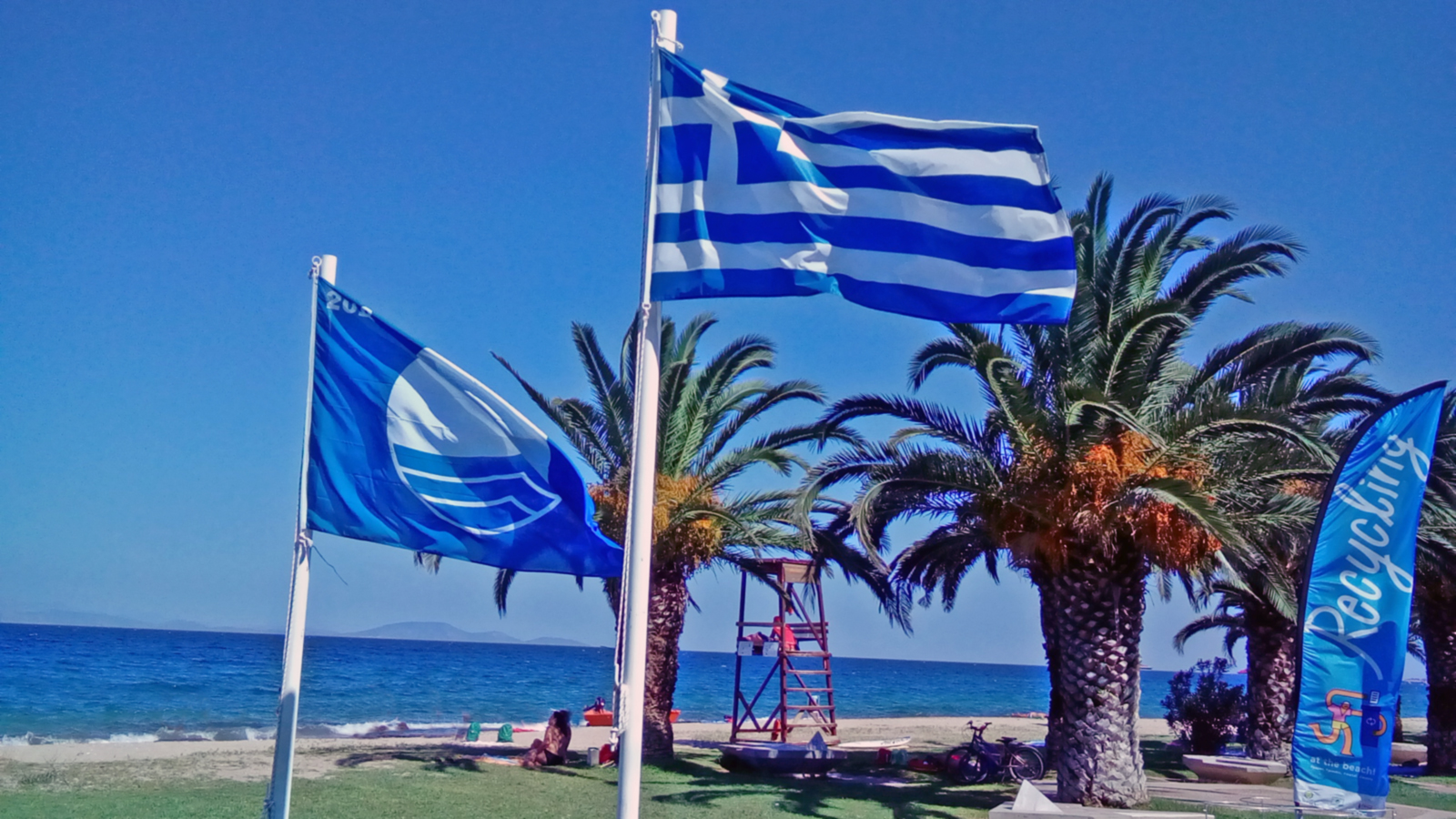 Αυτές είναι οι καθαρές παραλίες της Αττικής που βραβεύτηκαν με Γαλάζια Σημαία 2023