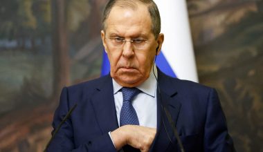 Σ.Λαβρόφ: «Οι δυτικοί παίζουν με τη φωτιά – Θέλουν να διαμελίσουν τη Ρωσία»