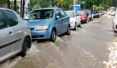 Θεσσαλονίκη: Μεγάλες ζημιές σε καταστήματα από την καταρρακτώδη βροχή – «Κάθε χρόνο τα ίδια» λένε οι ιδιοκτήτες