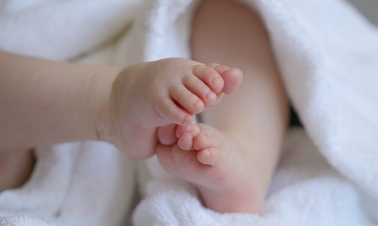 Τραγωδία στην Καβάλα: «Έφυγε» ξαφνικά από τη ζωή βρέφος 9 μηνών