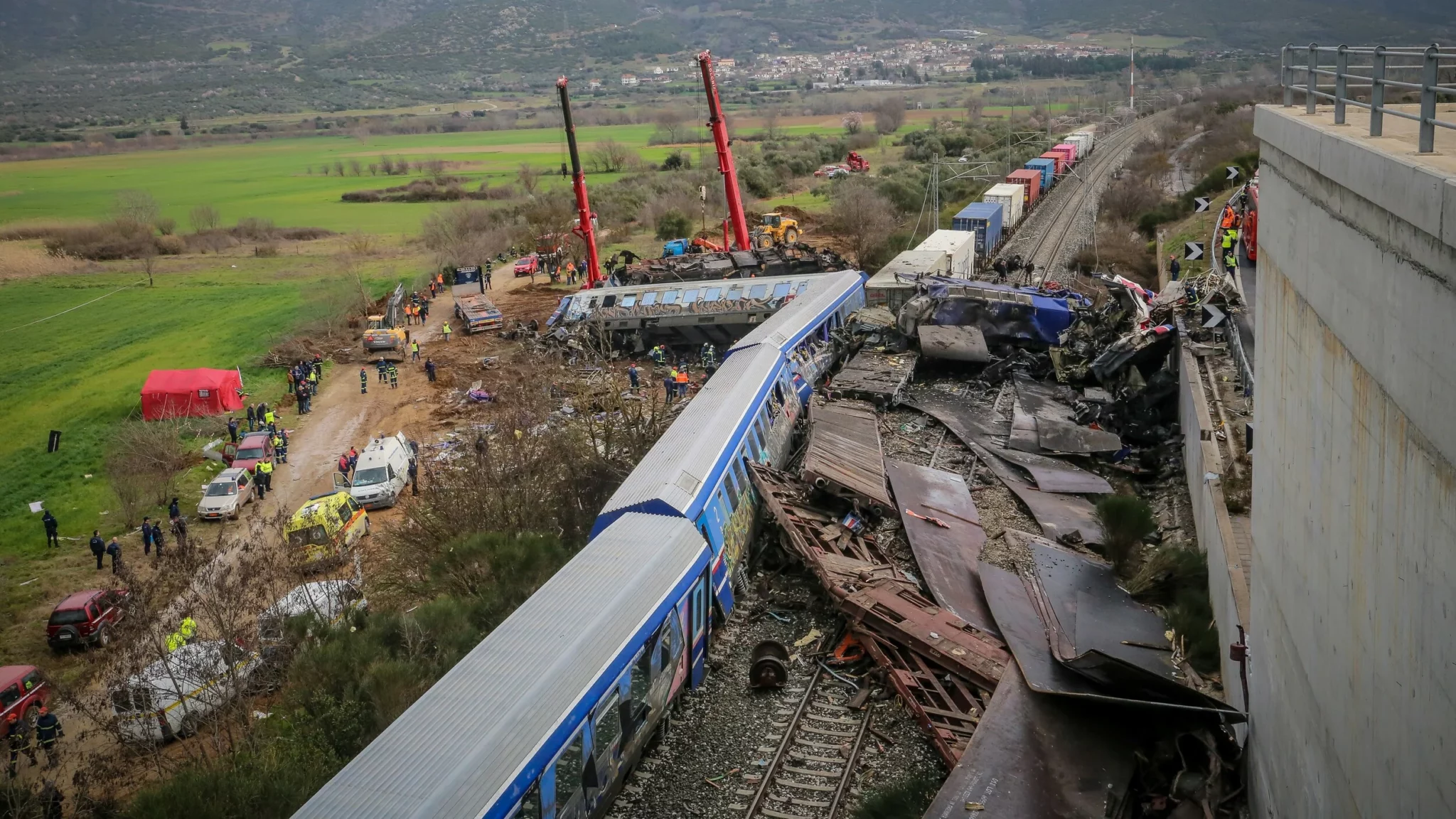 Έγκλημα στα Τέμπη: Ποινική δίωξη σε τρία στελέχη του ΟΣΕ για τη μετάταξη του σταθμάρχη