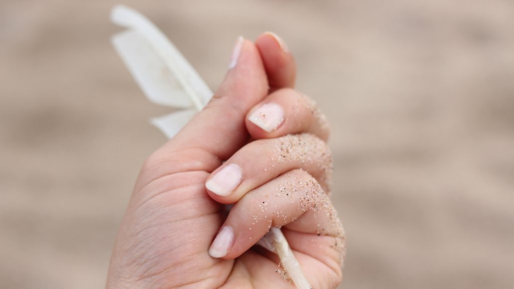 Τι προκαλεί τις λευκές κηλίδες στα νύχια; – Πώς να τις αποτρέψετε