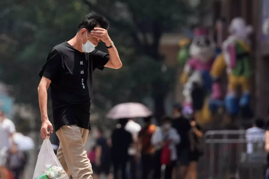 Την πιο ζεστή ημέρα για τον μήνα Μάιο εδώ και 100 χρόνια κατέγραψε σήμερα η Σανγκάη