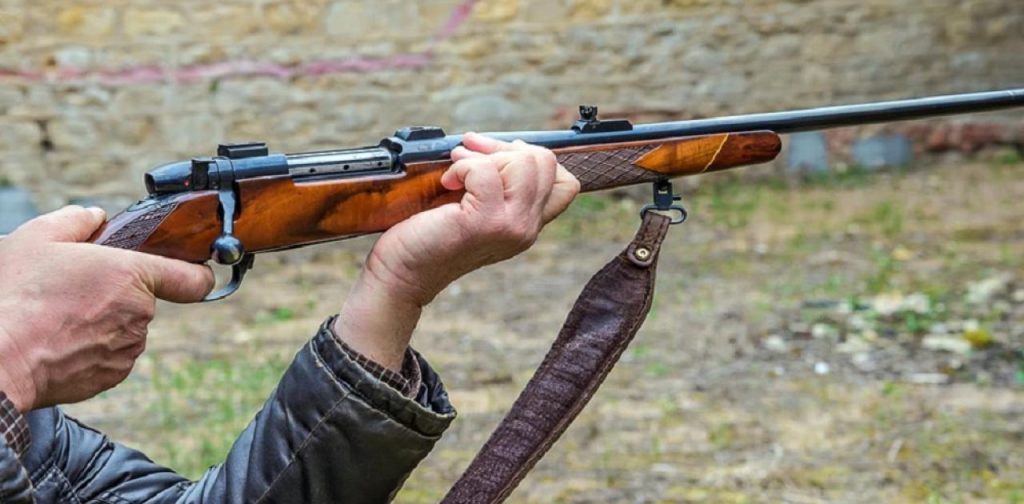 Αχαΐα: 43χρονος απείλησε πρώην του και τον κυνήγησε η οικογένειά της με καραμπίνα