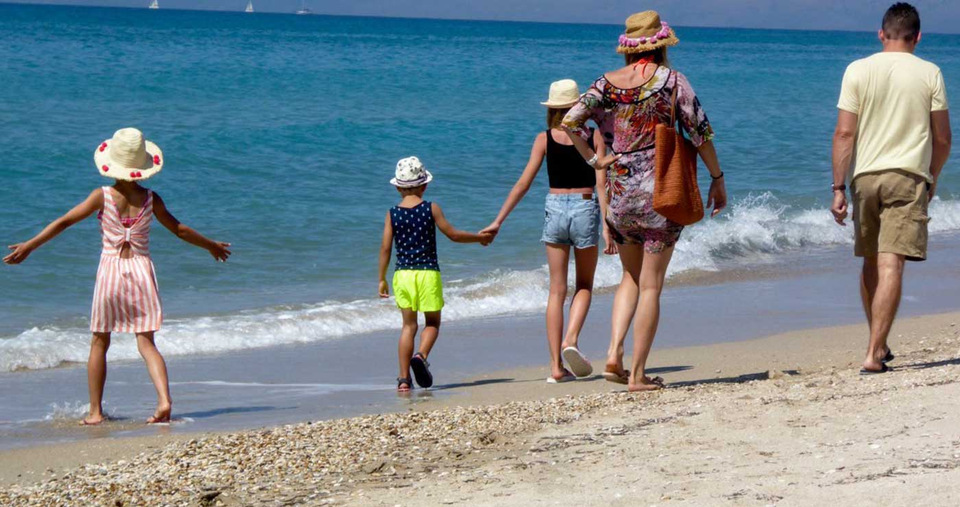 Κοινωνικός Τουρισμός: Ξεκινάει αύριο η υποβολή αιτήσεων – Ποιοι οι δικαιούχοι