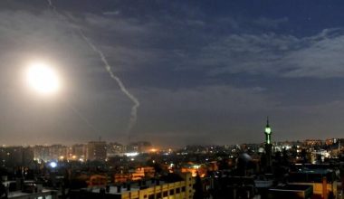Αεροπορική επιδρομή του Ισραήλ σε προάστια της πρωτεύουσας της Συρίας