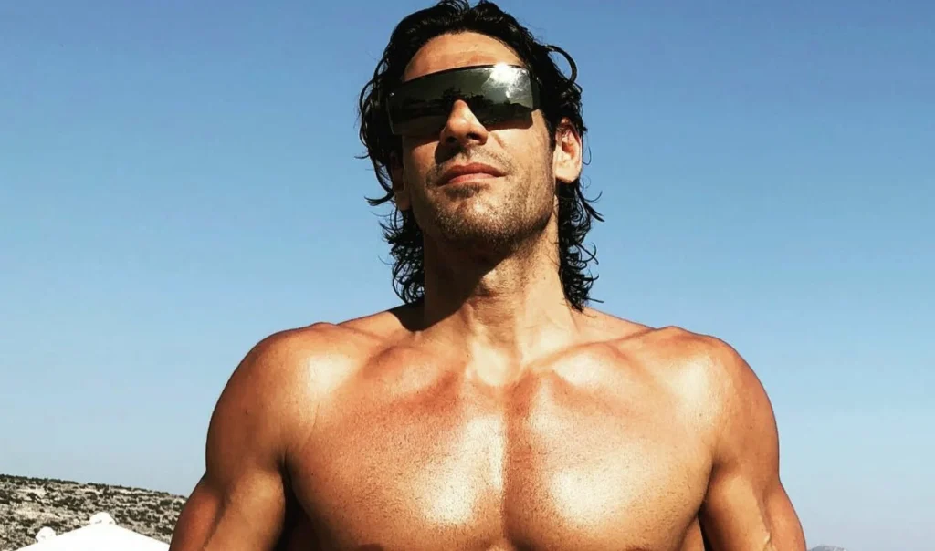 Γιάννης Σπαλιάρας: «Ζει τη ζωή του» στη Μύκονο – Φωτογραφήθηκε στο πολυτελές σκάφος που έκανε διακοπές ο Έλον Μασκ