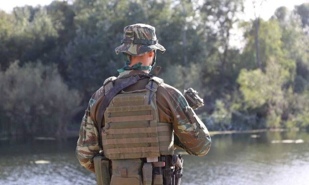 Έβρος: Οι τρεις από τους πέντε συνοριοφύλακες που συνελήφθησαν για διακίνηση παράνομων μεταναστών υπηρετούσαν… στην ΕΥΠ!