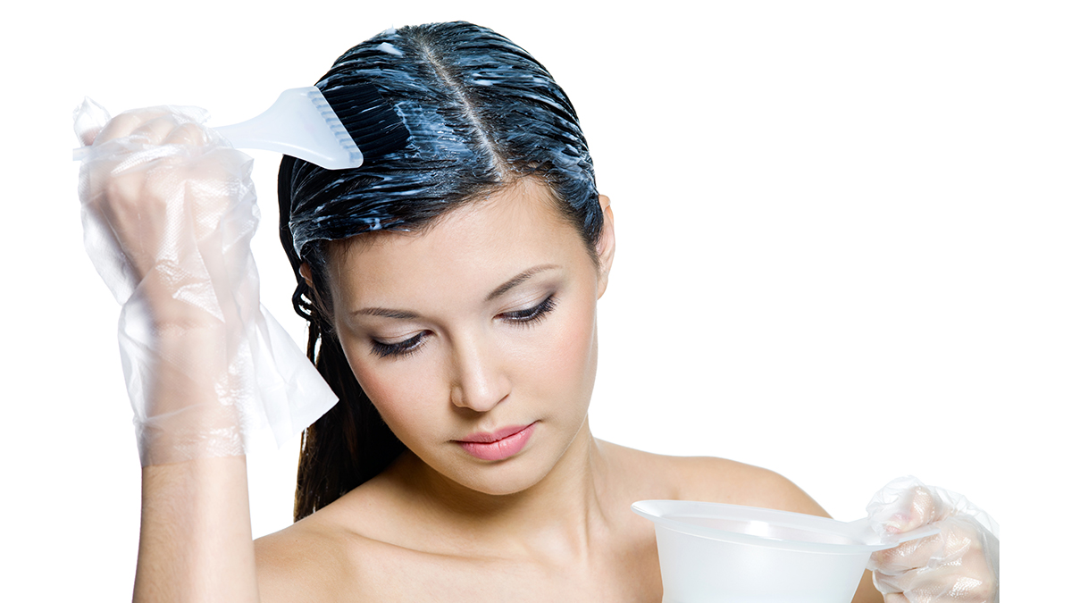 Τα έξι λάθη που πρέπει να αποφεύγεις όταν βάφεις τα μαλλιά σου μόνη σου