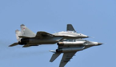 Αμερικανικά βομβαρδιστικά πέταξαν πάνω από τη Βοσνία – Απογειώθηκαν MiG-29 της σερβικής Αεροπορίας (βίντεο)
