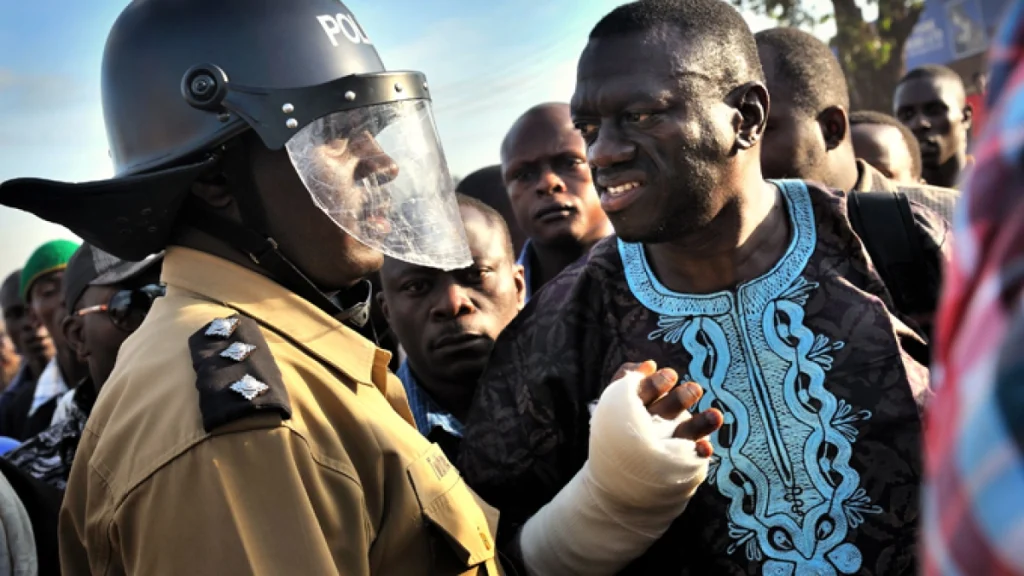 Συνεχίζονται οι διαδηλώσεις κατά των ΗΠΑ στην Ουγκάντα: «Δεν θέλουμε τα gay λεφτά σας» (upd)
