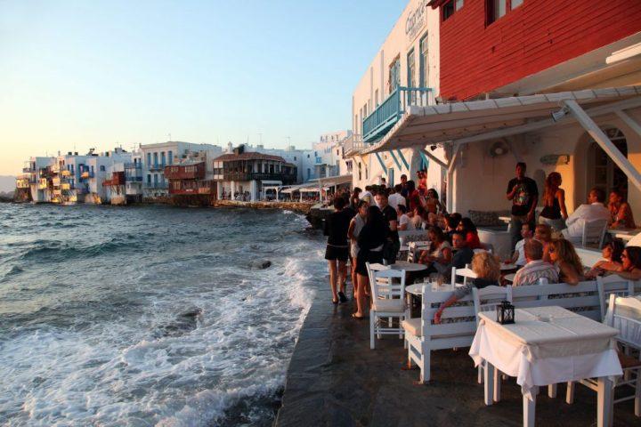 Μύκονος: Τουρίστες καταγγέλλουν εστιατόριο για υπερχρέωση ενώ ήταν πλήρως ενημερωμένοι για τις τιμές πριν το επιλέξουν