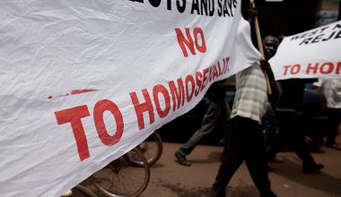 Στην Ουγκάντα υπερασπίζονται τις αξίες τους: Φοιτητές διαδηλώνουν κατά της «υποχρεωτικότητας» στην ομοφυλοφιλία που ζητά ο Μπάιντεν