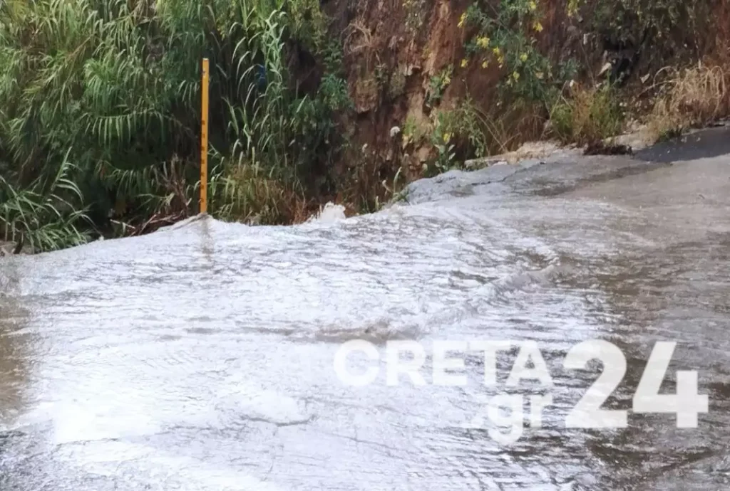 Κρήτη: Προβλήματα από την ξαφνική κακοκαιρία – «Ποτάμια» έγιναν οι δρόμοι στο Ηράκλειο (φωτο)
