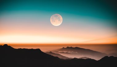 Φεγγάρι της Φράουλας: Γιατί θεωρείται η πιο τυχερή πανσέληνος της χρονιάς