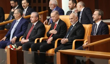 Τουρκία: Ορκίστηκαν και οι 600 βουλευτές της τουρκικής Εθνοσυνέλευσης (βίντεο)