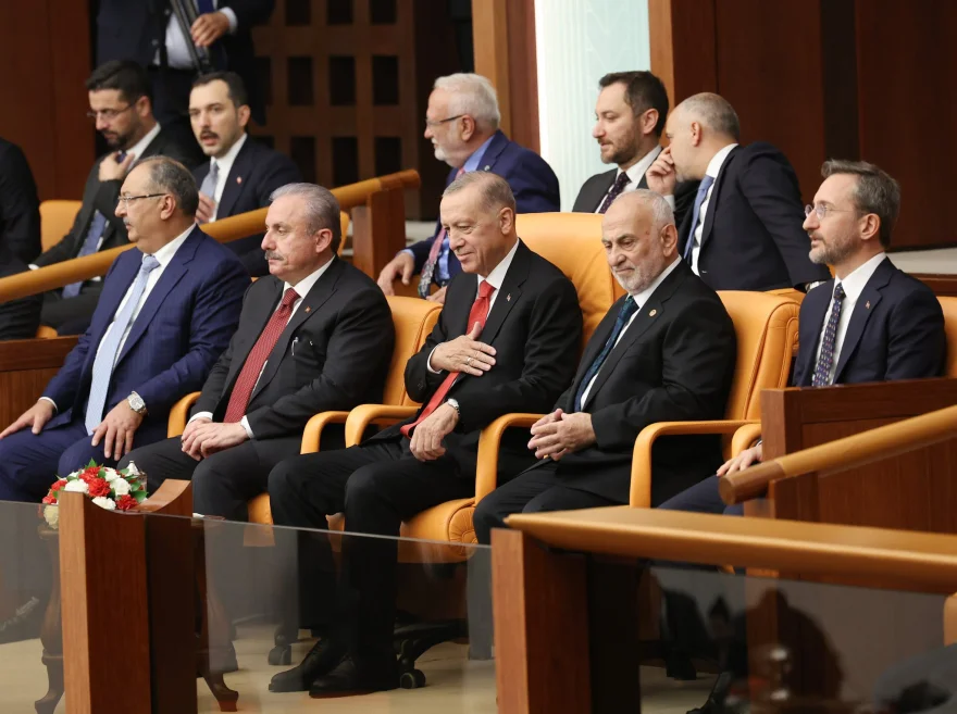 Τουρκία: Ορκίστηκαν και οι 600 βουλευτές της τουρκικής Εθνοσυνέλευσης (βίντεο)