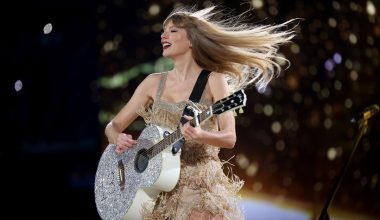 Ο απίστευτος λόγος που οι θαυμαστές της Taylor Swift φορούν… πάνες στις συναυλίες της! (βίντεο)