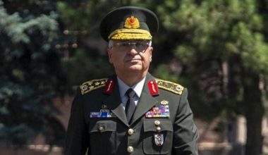 Ο στρατηγός Γιασάρ Γκιουλέρ είναι ο νέος υπουργός Άμυνας της Τουρκίας που διαδέχθηκε τον Χουλουσί Ακάρ