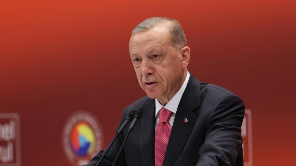Ρ.Τ.Ερντογάν: Προανήγγειλε αναθεώρηση του συντάγματος και κάλεσε τους Τούρκους να ενωθούν «σαν τα τούβλα στον τοίχο»