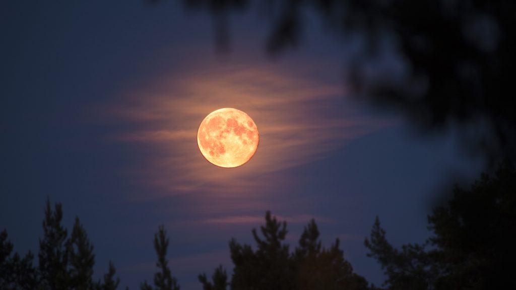 Πανσέληνος Ιουνίου: Πότε θα δούμε στον νυχτερινό ουρανό το «Φεγγάρι της Φράουλας» (βίντεο)