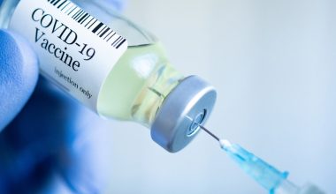 Αποκαλυπτική έρευνα για τα εμβόλια covid: «Οι επαναλαμβανόμενες δόσεις mRNA πλήττουν το ανοσοποιητικό»