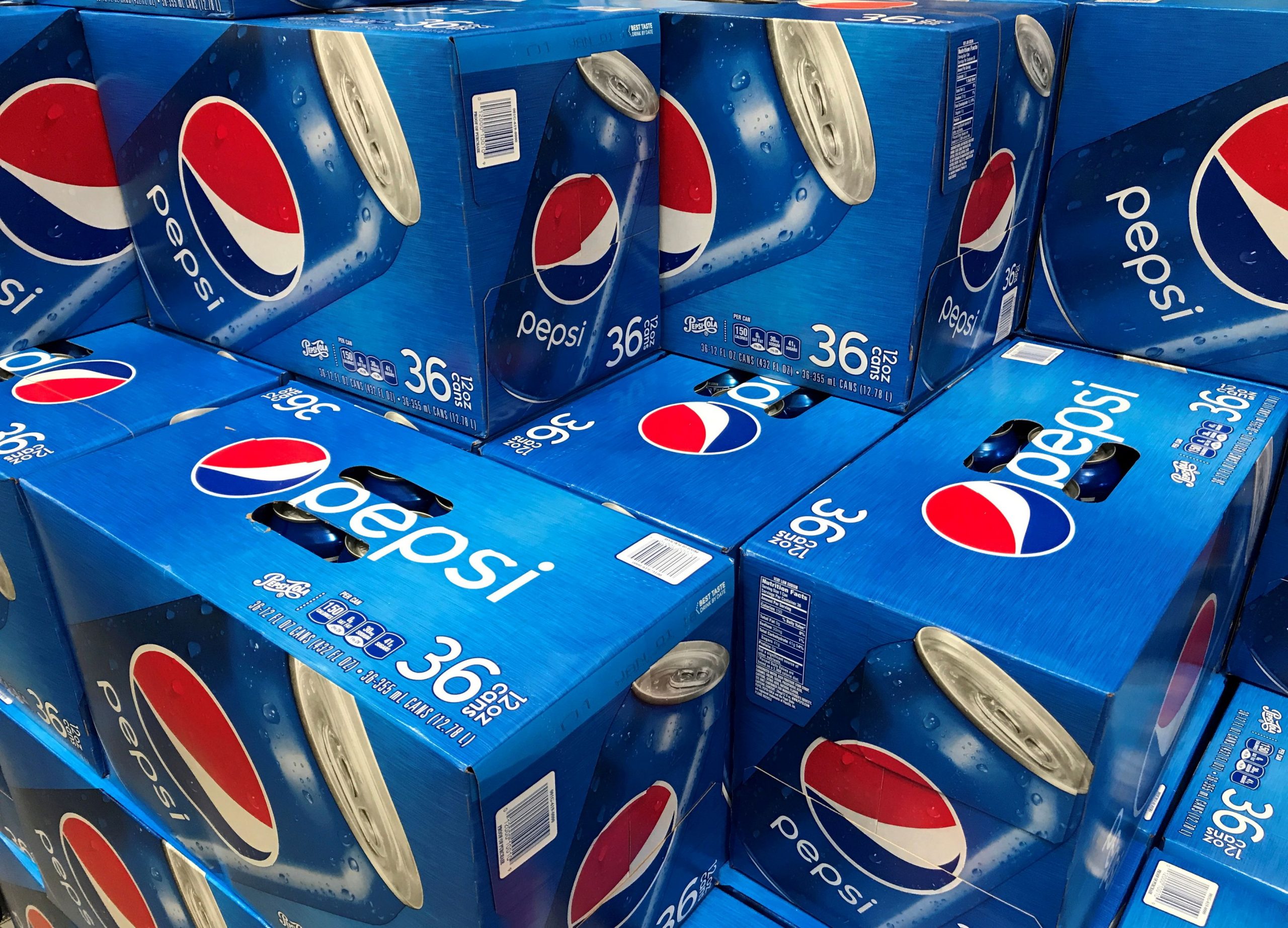 Pepsi: Τι ισχυρίστηκε όταν κάποιος την κατηγόρησε ότι βρήκε ποντίκι σε αναψυκτικό;