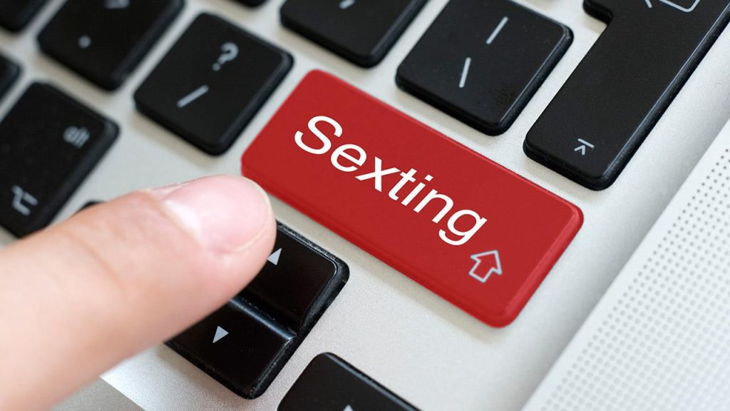 Δες πώς πρέπει να κάνεις sexting για να απογειώσεις τη σεξουαλική σου ζωή
