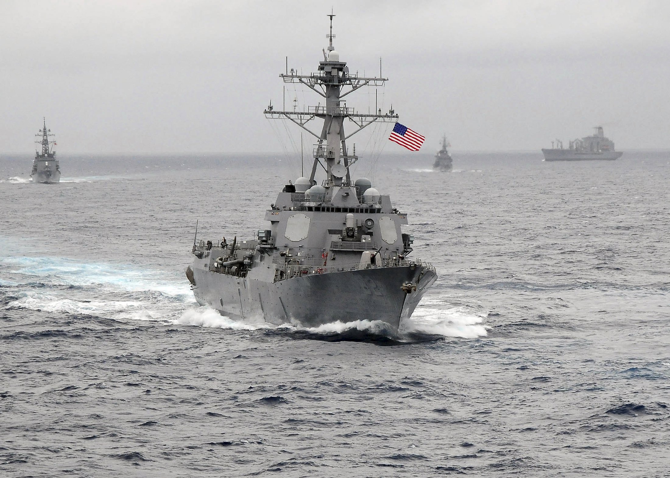 Κινέζικο σκάφος έκανε ελιγμούς μπροστά από αμερικανικό αντιτορπιλικό στο στενό της Ταϊβάν (βίντεο)
