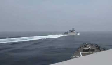 Μια «ανάσα» από θερμό επεισόδιο Κίνα και ΗΠΑ – Πολεμικά πλοία έφτασαν σε απόσταση αναπνοής (βίντεο)