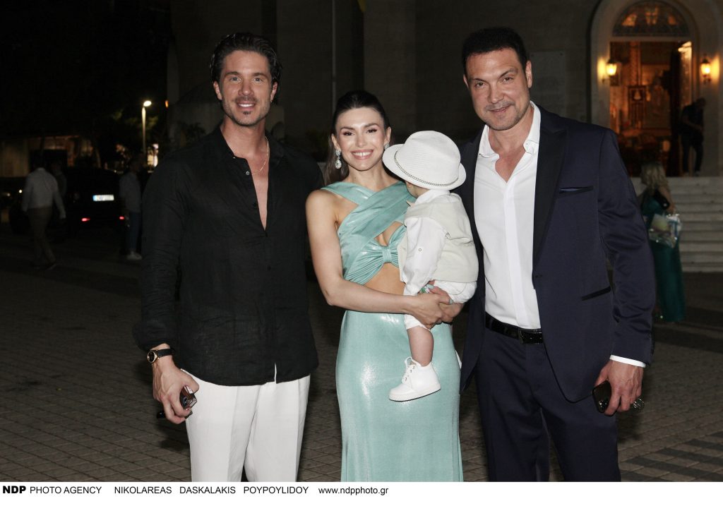 Τζίμης Σταθοκωστόπουλος-Ιωάννα Σιαμπάνη: Λαμπερή βάφτιση του γιου τους με νονό τον Ν.Οικονομόπουλο (φωτό)