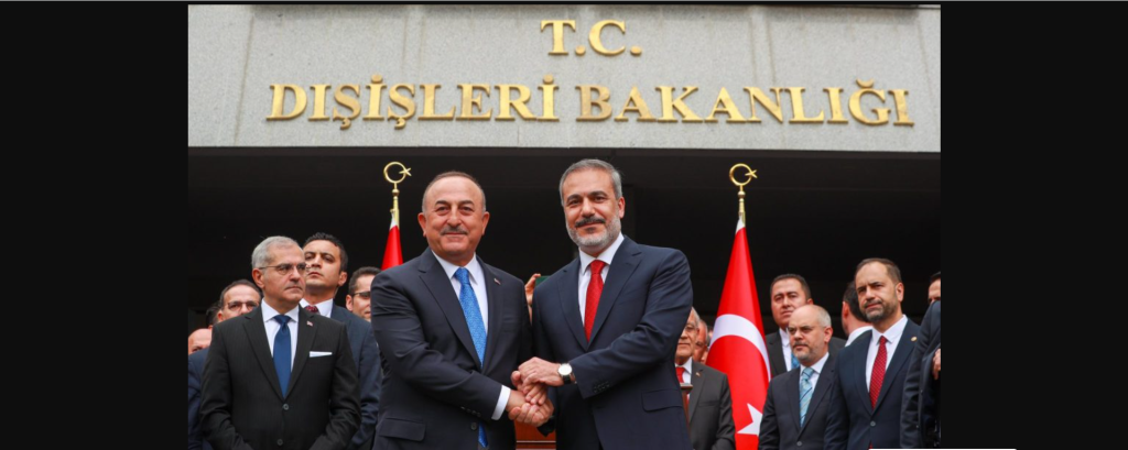 Τουρκία: Αλλαγή σκυτάλης στο υπουργείο Εξωτερικών – «Θα κάνω ό,τι καλύτερο μπορώ για την ειρήνη»
