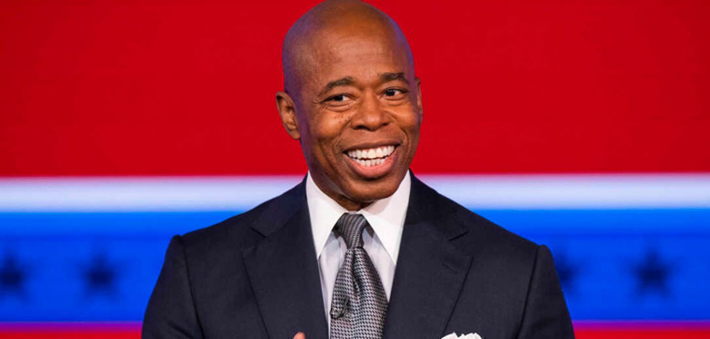 Δήμαρχος Ν.Υόρκης: «Οι πολίτες πρέπει να στεγάσουν στα σπίτια τους… τους παράνομους μετανάστες» (βίντεο)