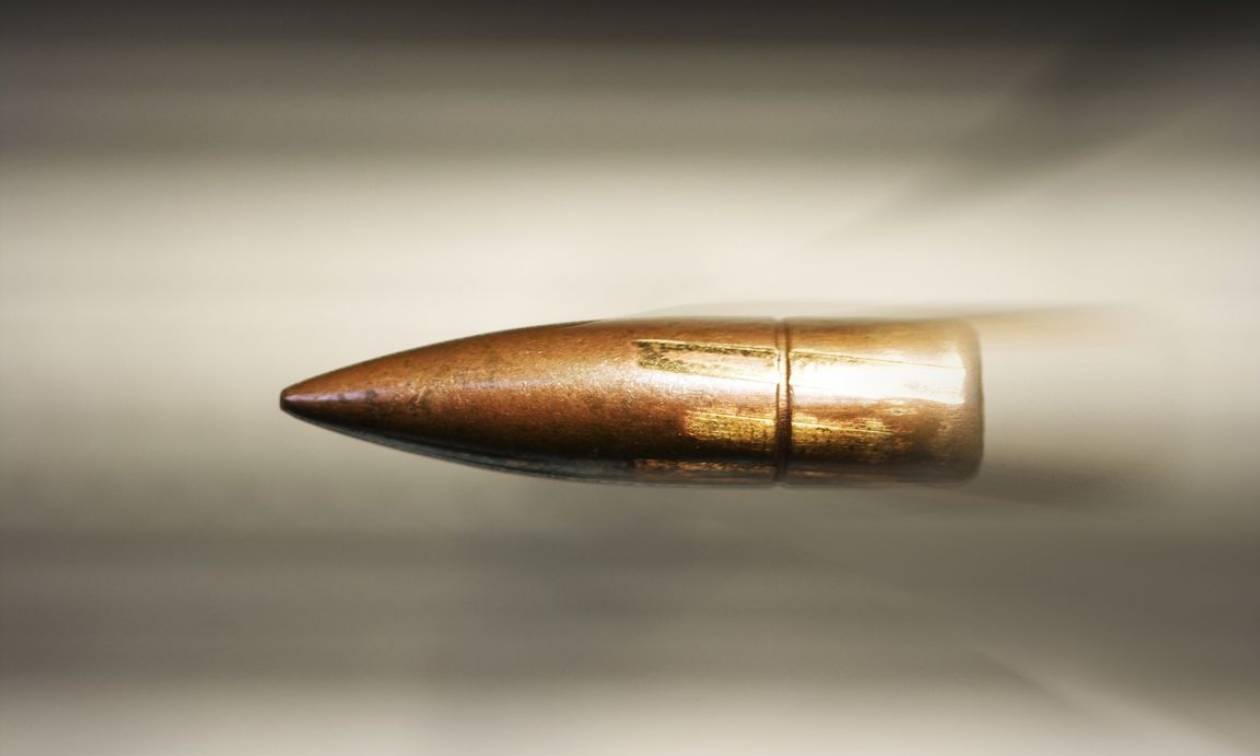 «Αδέσποτη» σφαίρα κατέληξε σε παράθυρο παιδικού δωματίου στο Ρέθυμνο (φώτο)