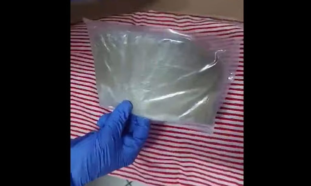 ΑΑΔΕ: Σκύλος ανιχνευτής εντόπισε 9,2 κιλά ηρωίνης μέσα σε μαξιλαροθήκες (βίντεο)