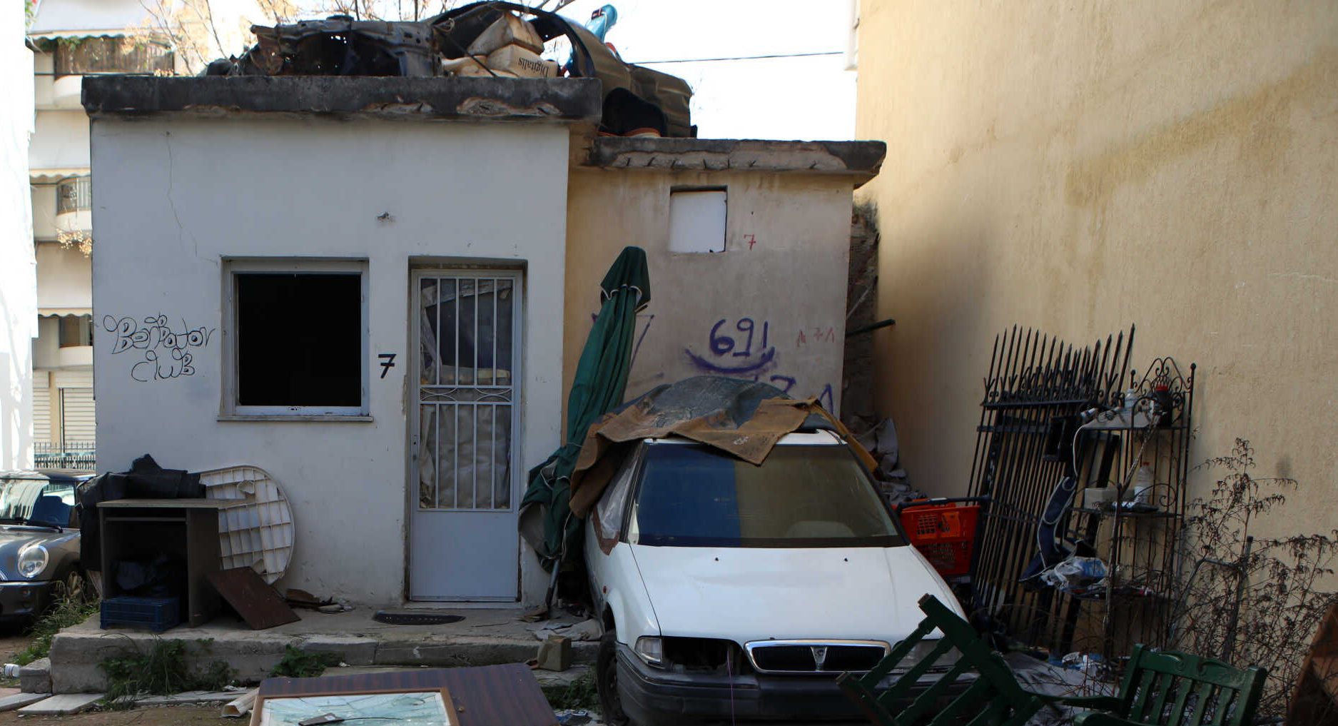 Ξεκίνησε κεκλεισμένων των θυρών η δίκη για τον ομαδικό βιασμό του 15χρονου στο Ίλιον