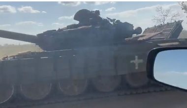 Ρώσοι πήραν ως «λάφυρα» τα άρματα μάχης που παράτησαν οι Ουκρανοί μετά την αποτυχημένη επίθεση στη Ζαπορίζια (βίντεο)