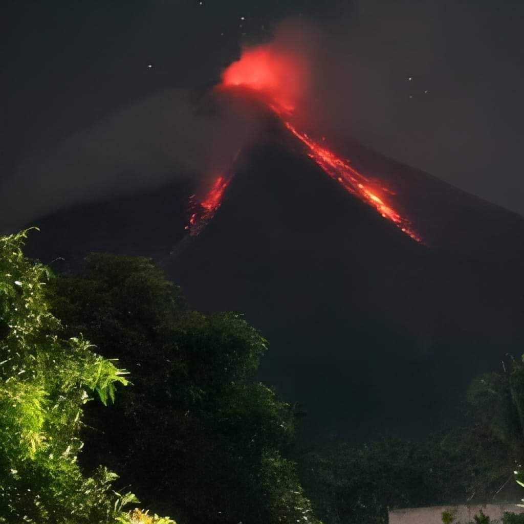 «Ξύπνησε» το ηφαίστειο Μαγιόν στις Φιλιππίνες – Άρχισε να εκτοξεύεται τέφρα, αέριο και λάβα (βίντεο)