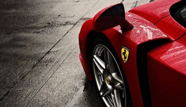 Η Ferrari λέει ότι δεν έχει νόημα να αγοράσει άλλη μάρκα με supercar